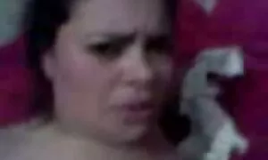 الأب يتيح للأولاد أن يمارسوا الجنس سكس اجنبي وعربي وافلام اجنبيه مع والدتهم.