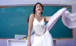أعطت افلام xnxx اجنبي ابنة أخيها لعبة.