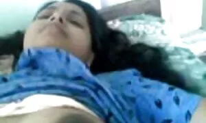 بعد سقوطها افلام سكس اجنبية جديدة في يد مدلكة ، أخذت الحيوانات المنوية من العضو