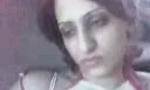 يظهر الشاب سكس اجنبية مترجم جسدا عاريا أمام etbcebcam.