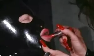 ينتقد الصبي افلام اجنبيه فيها جنس والدتي التي شربت الفياجرا.