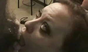 ذهبت الفتاة إلى منزل مواقع اباحية اجنبي غريب واستغل ذلك.