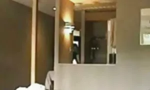 طالب يبدأ استمناء مقاطع سكس نار اجنبي أثناء القيام بالأعمال المنزلية.