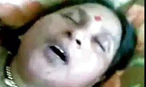 اغتصبت ثلاث سكس اجنبية مجموعات شابا في المسبح.
