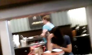 الشاعر المليونير دون افلام سكس أجنبية لمس الحداد ، ولهذا السبب يجب أن تمتص